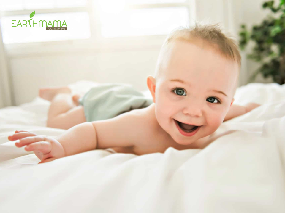 Nên dùng phấn rôm hay kem chống hăm có thành phần dưỡng ẩm cho bé