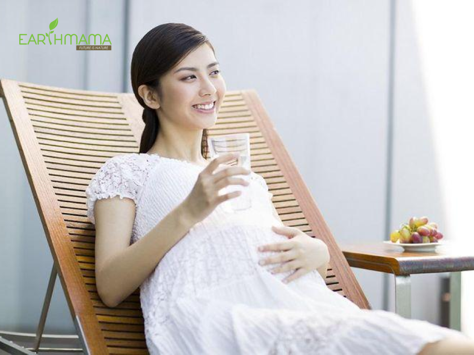 Nước giúp duy trì độ ẩm cho da