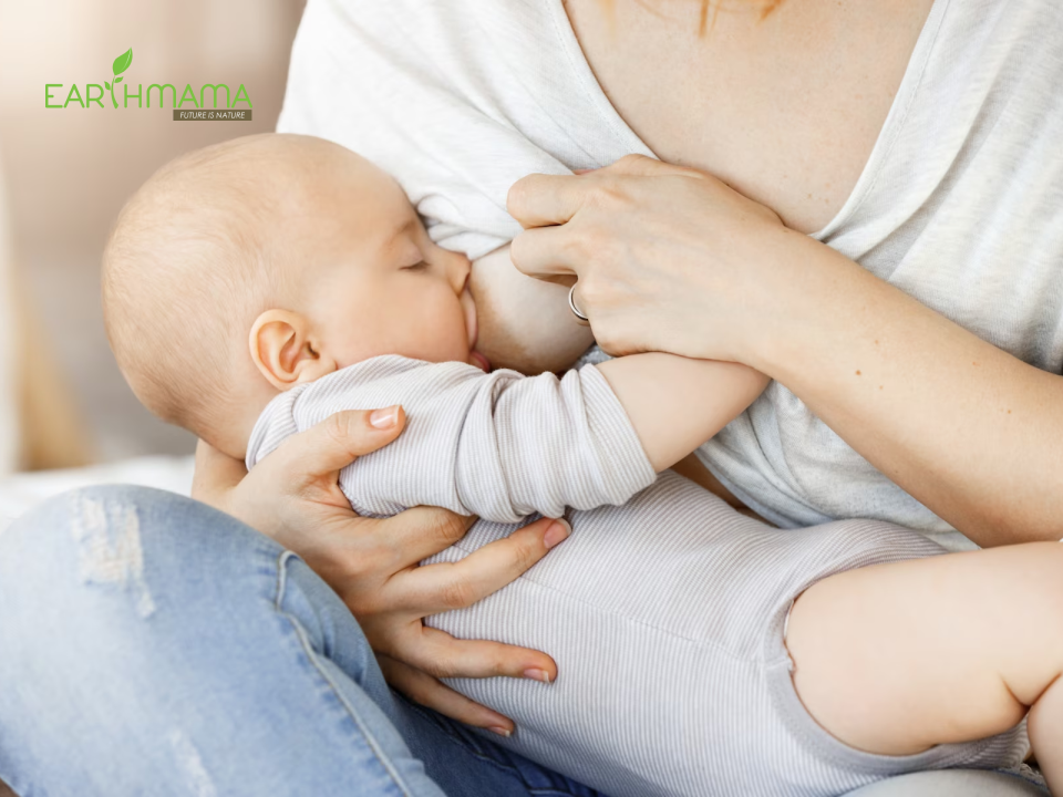 Trẻ sơ sinh bị đầy hơi do nuốt không khí khi bú mẹ