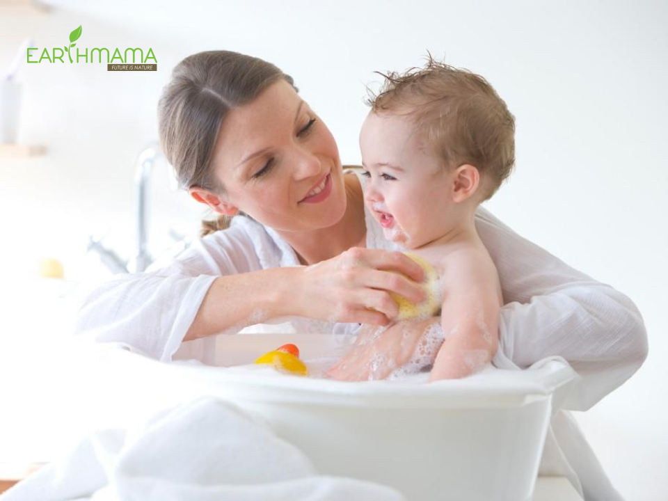 Trời lạnh tắm cho bé mẹ nên gội đầu sau khi tắm giúp bảo vệ bộ não trẻ