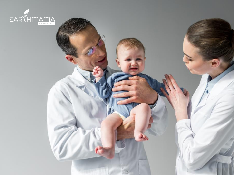 Một vài trường hợp cần gọi bác sĩ vệ sinh rốn cho trẻ sơ sinh