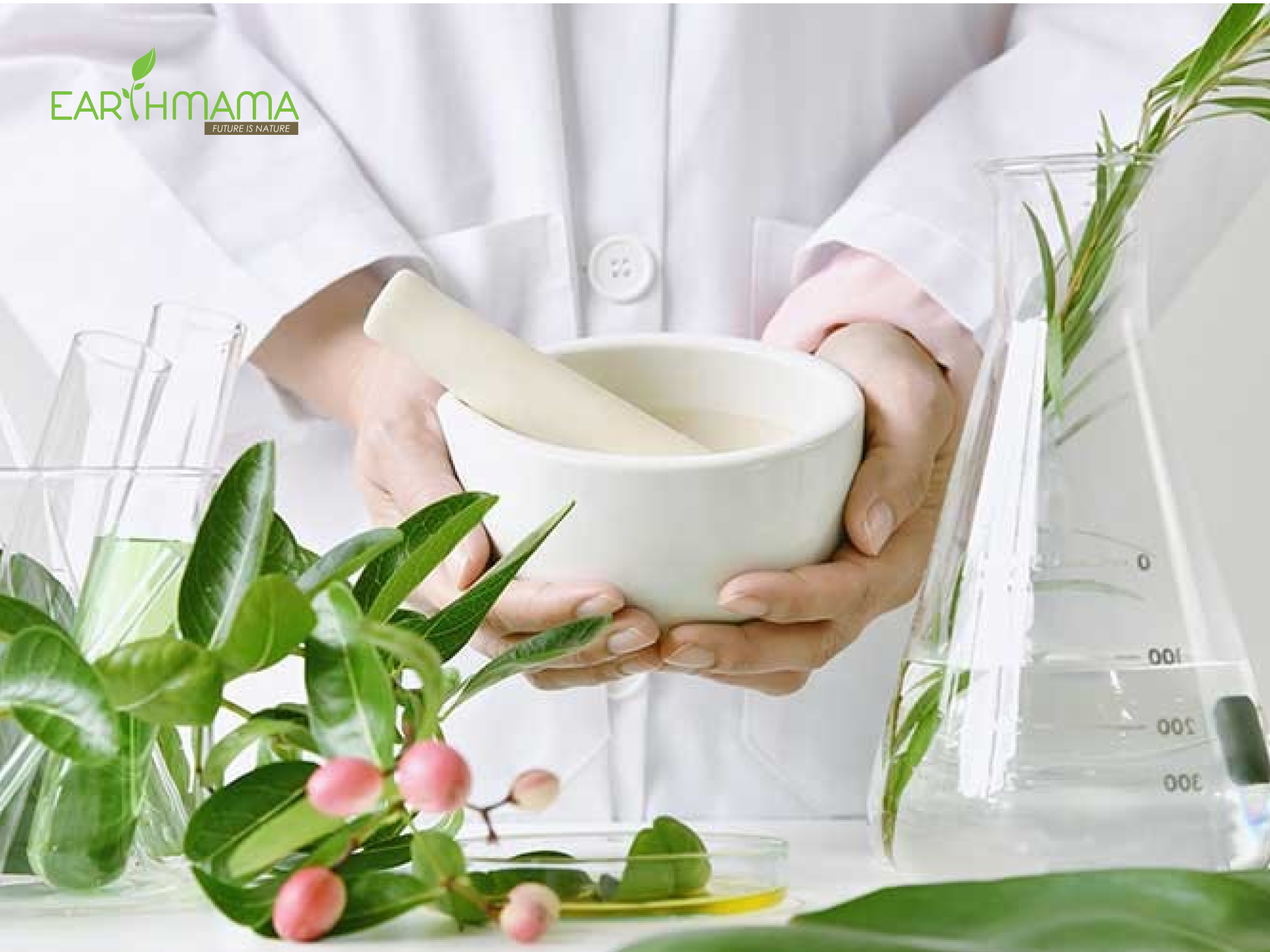 mỹ phẩm thiên nhiên hữu cơ được sản xuất từ nguyên liệu gần gũi với môi trường
