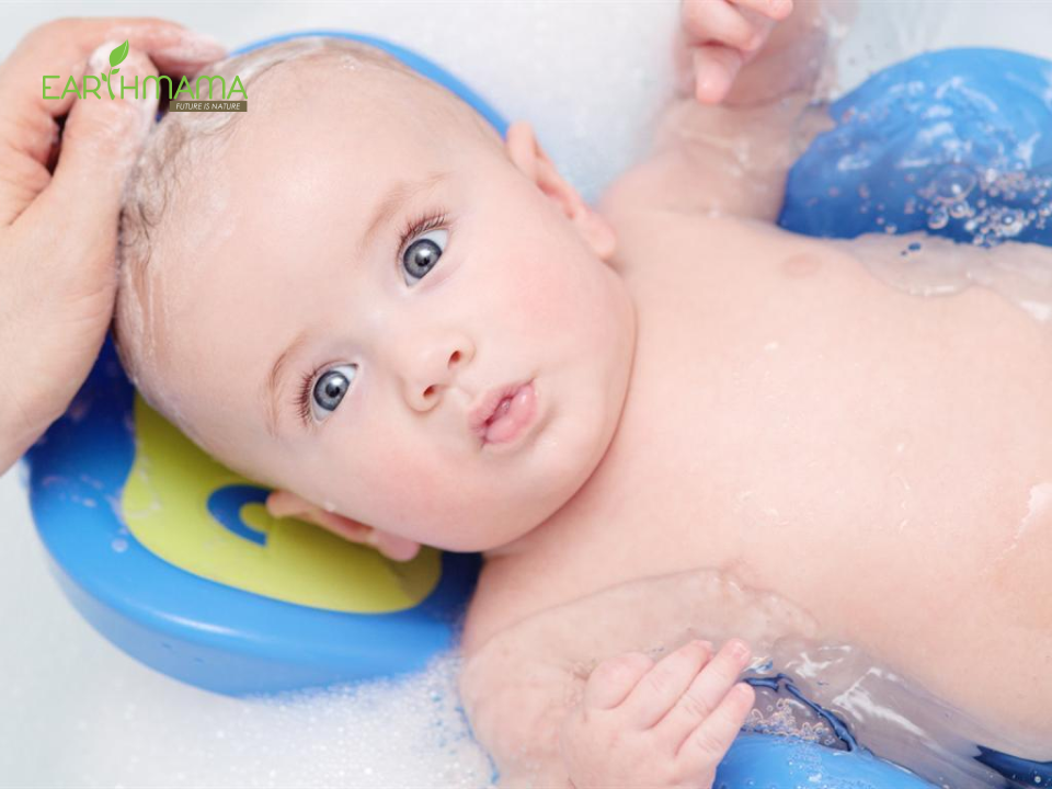 Mẹ tuyệt đối không nên để trẻ ngâm nước quá lâu