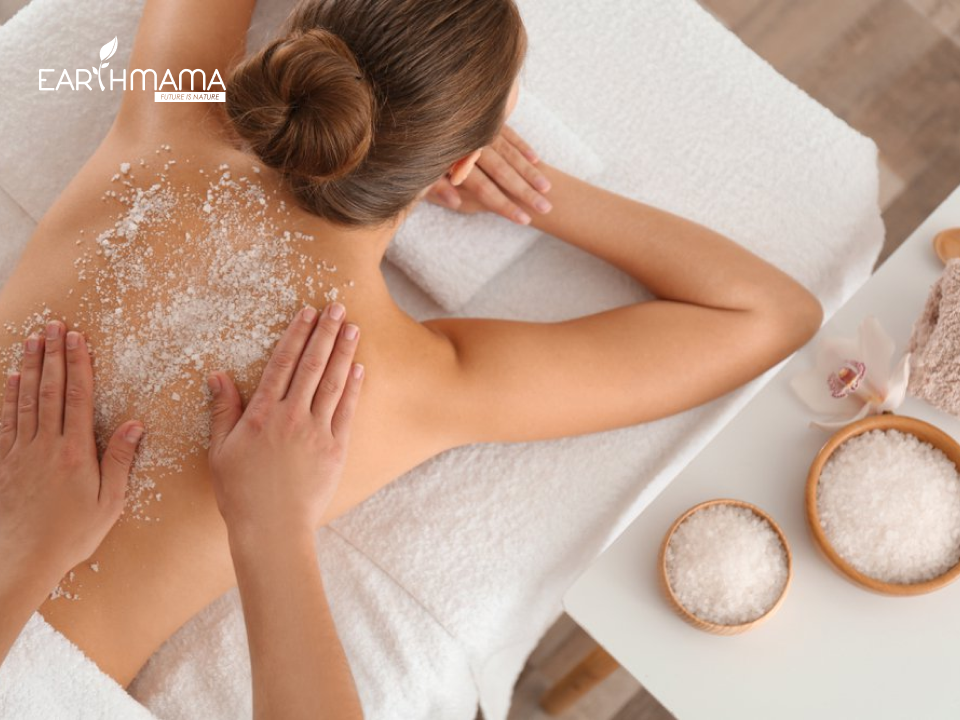 Trị mụn lưng sau sinh bằng muối biển cung cấp dưỡng chất cho da