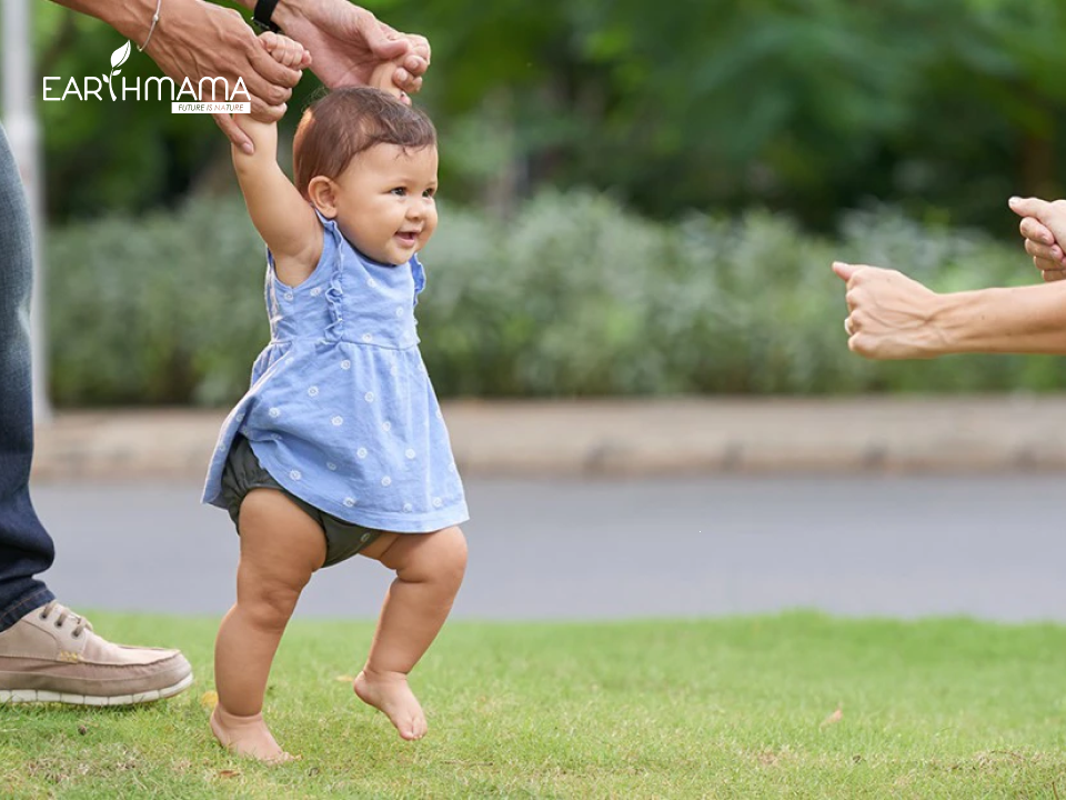 Bố mẹ cần động viên để con có thể chập chững những bước đầu tiên