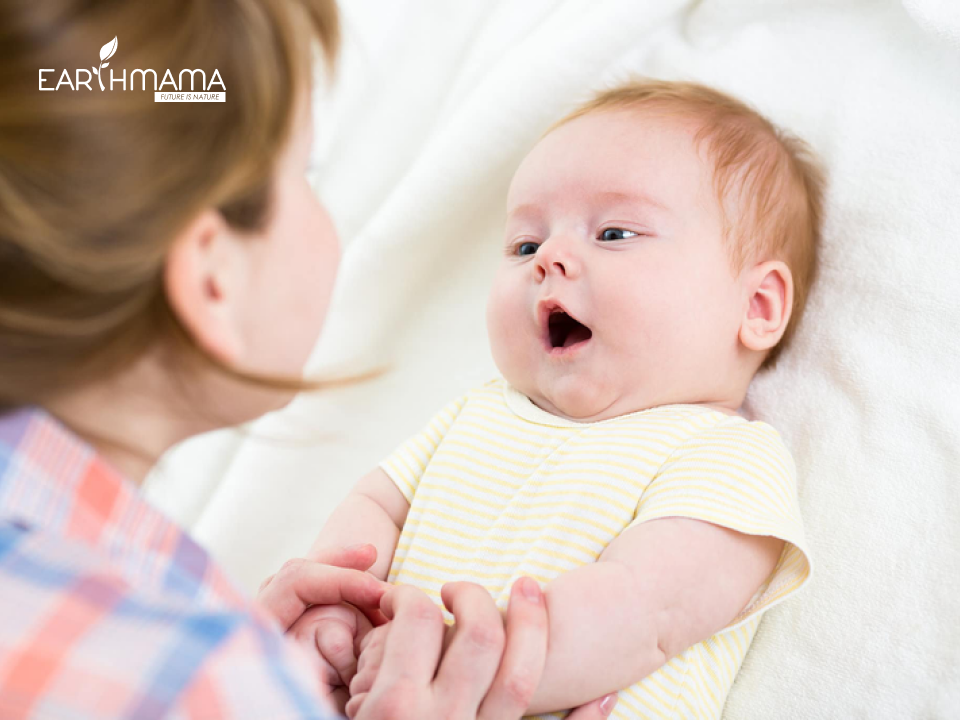 Mẹ cần thường xuyên nói chuyện để bé nhanh nói hơn