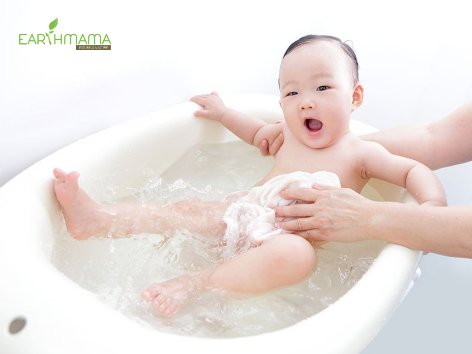 Nên tắm cho trẻ sơ sinh từ 8h đến 15h là tốt nhất