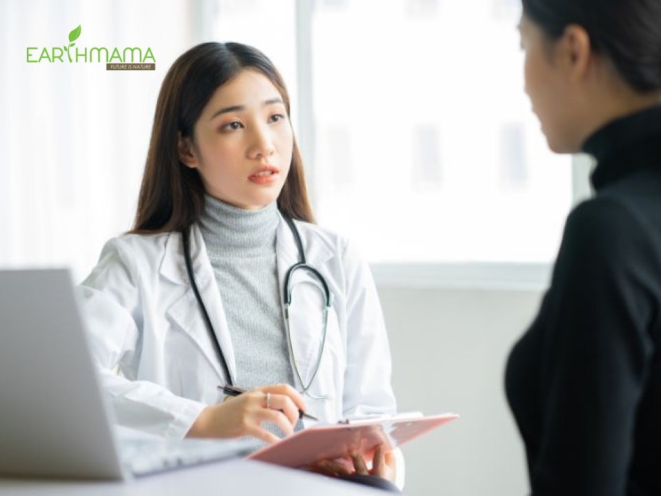 Hỏi ý kiến bác sĩ trước khi chọn mua phấn rôm cho con
