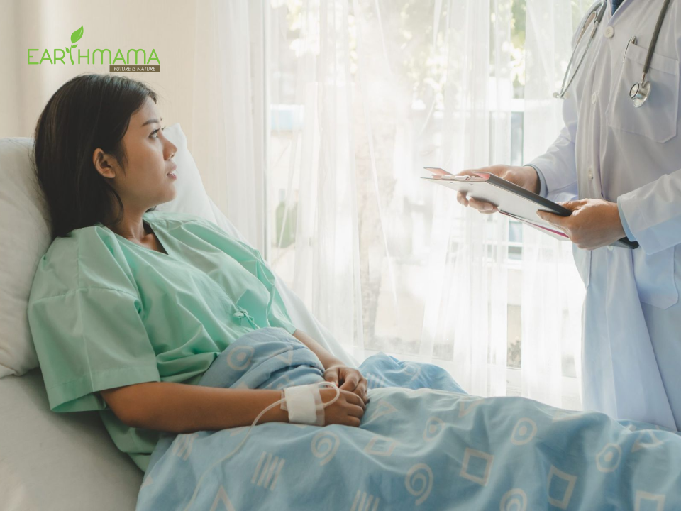 Khi bị sẩy thai, mẹ cần đến gặp bác sĩ ngay để được khám bệnh và kê thuốc