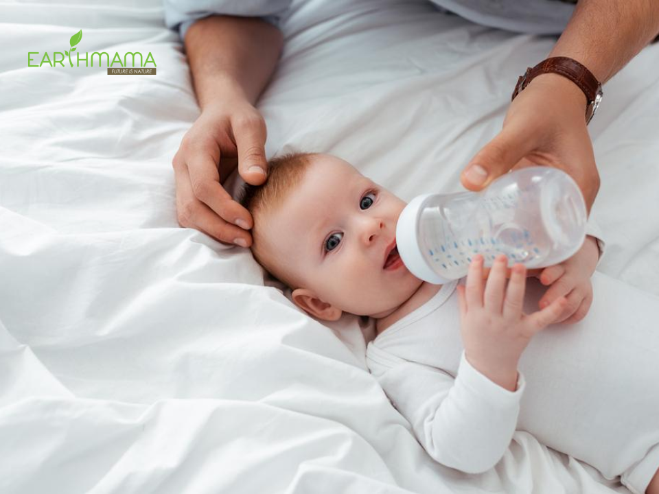 Lượng sữa cho bé cần điều chỉnh theo độ tuổi phù hợp