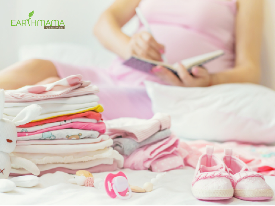 mẹ nên ghi chép chuẩn bị đồ đi sinh để tránh quên đồ cần thiết