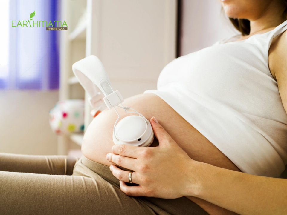 mẹ cho bé nghe nhạc là cách thai giáo cho con phát triển thính giác