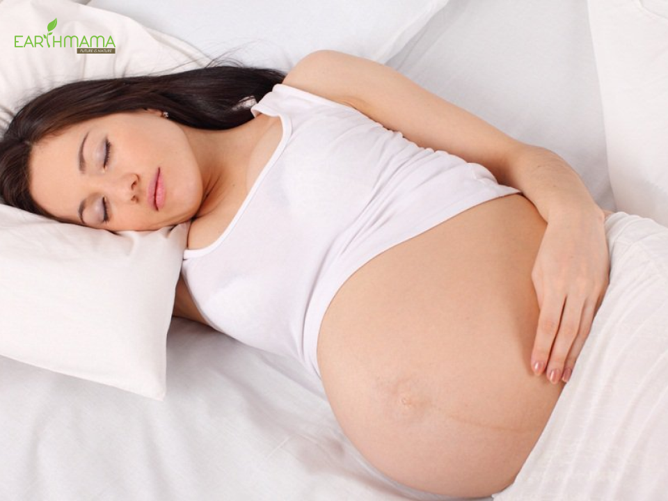 Ngủ là cách giúp mẹ bầu giảm đau đầu khi mang thai