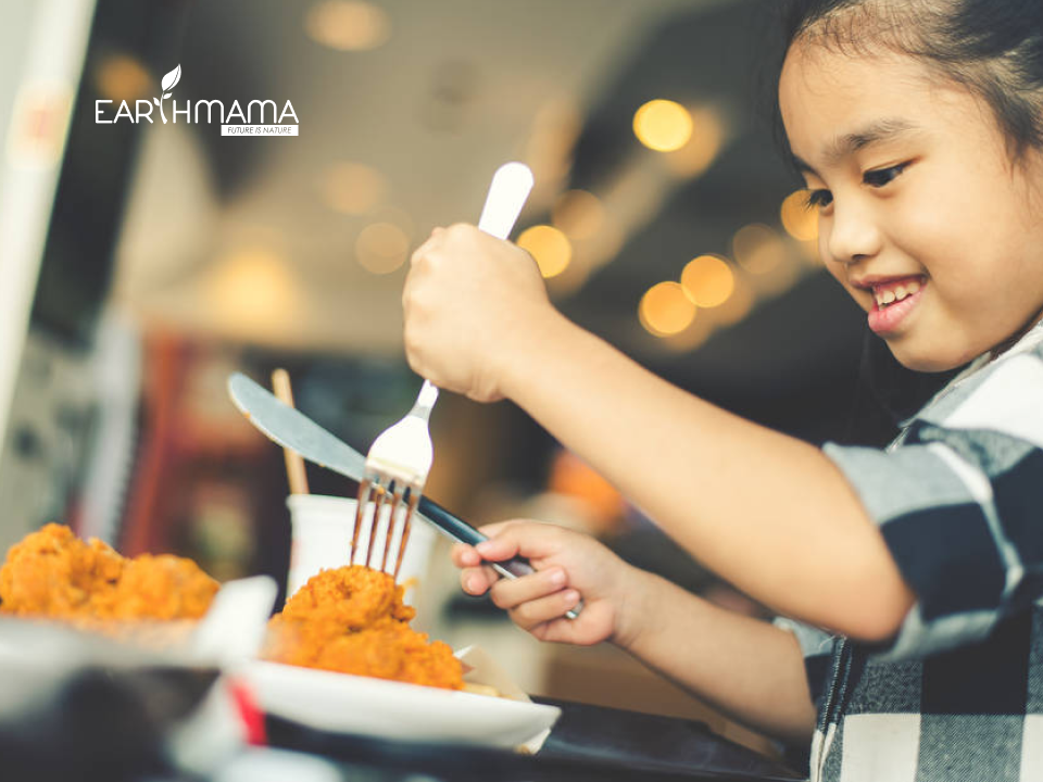 Trẻ dậy thì sớm do ăn quá nhiều đồ ăn dầu mỡ