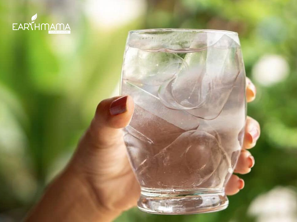 Mẹ sau sinh có thể uống nước đá