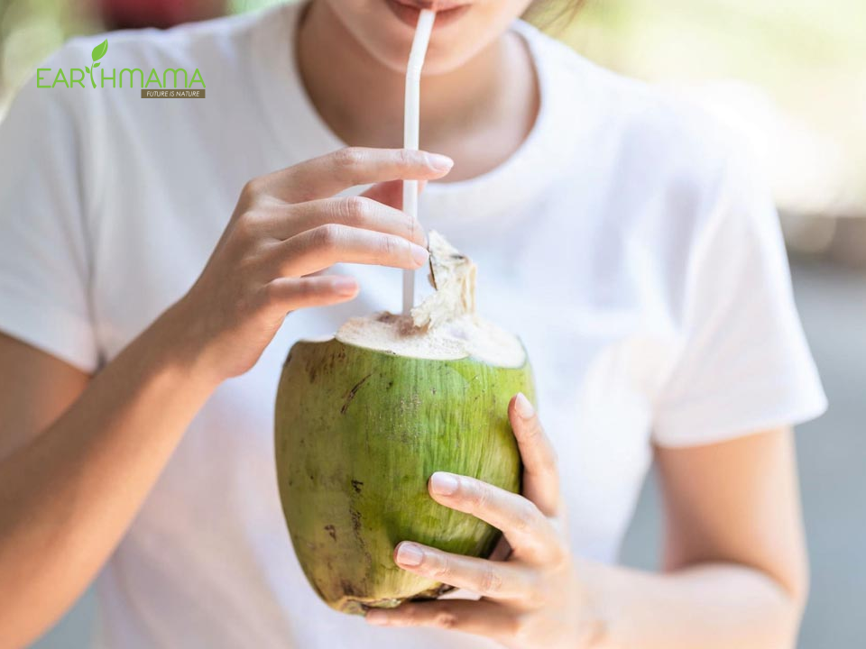 Người mẹ sau sinh có thể uống nước dừa
