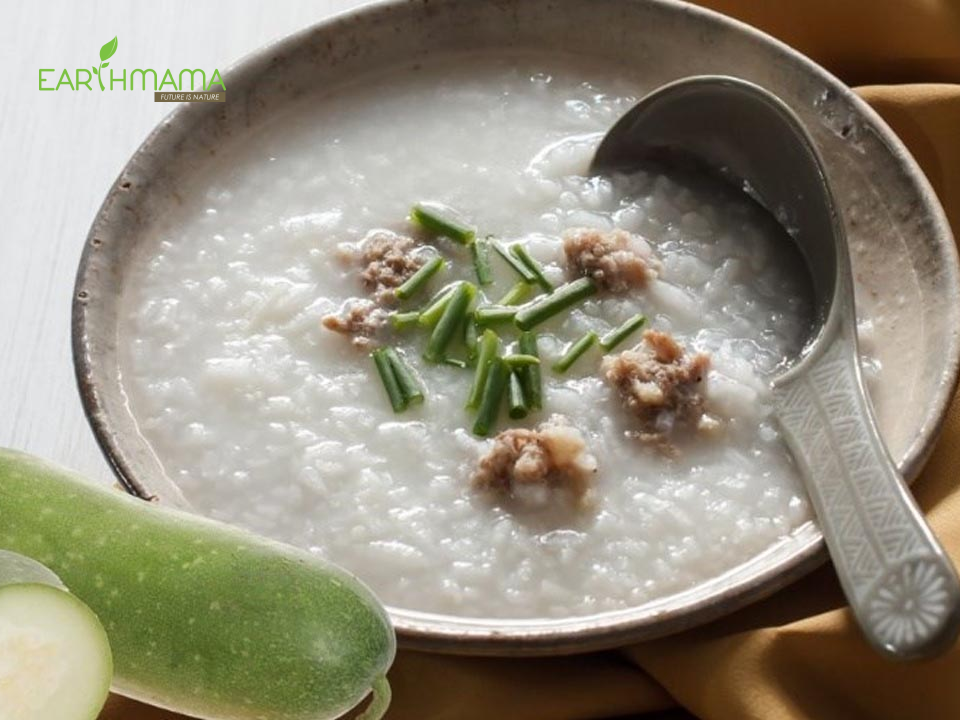 Cháo ăn dặm cho bé 8 tháng với thịt heo bí đao