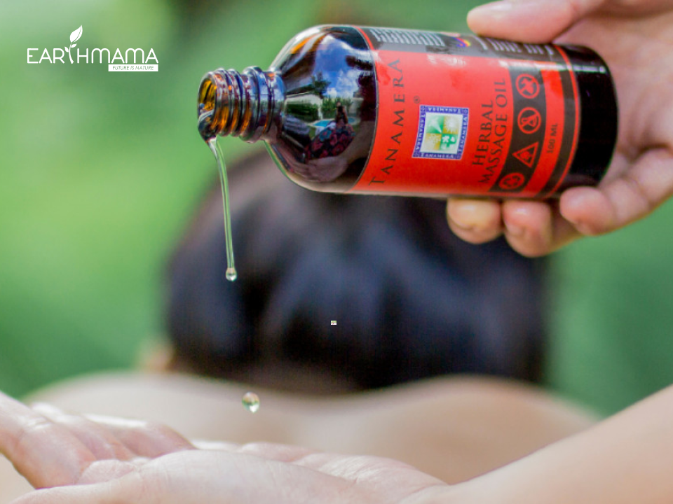 Mỹ phẩm cho mẹ sau sinh dầu massage thảo mộc giảm đau