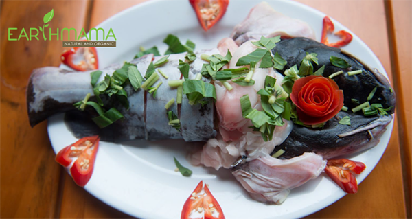 Mẹ ăn đồ tanh có thể làm sữa có mùi